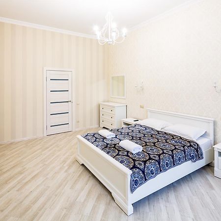 Leogrand Vip Apartments On Udatnogo 4 Lviv Bagian luar foto