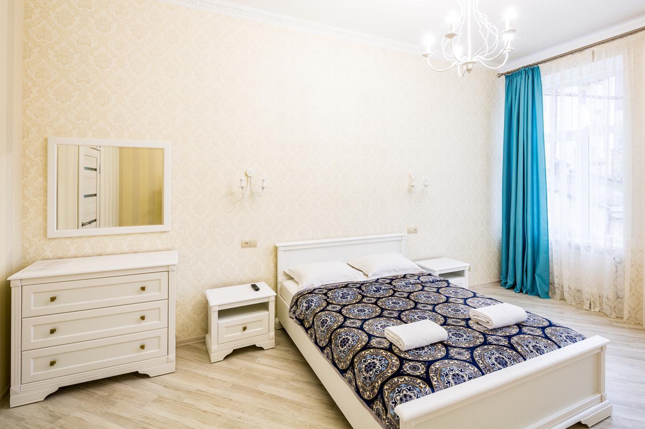 Leogrand Vip Apartments On Udatnogo 4 Lviv Bagian luar foto