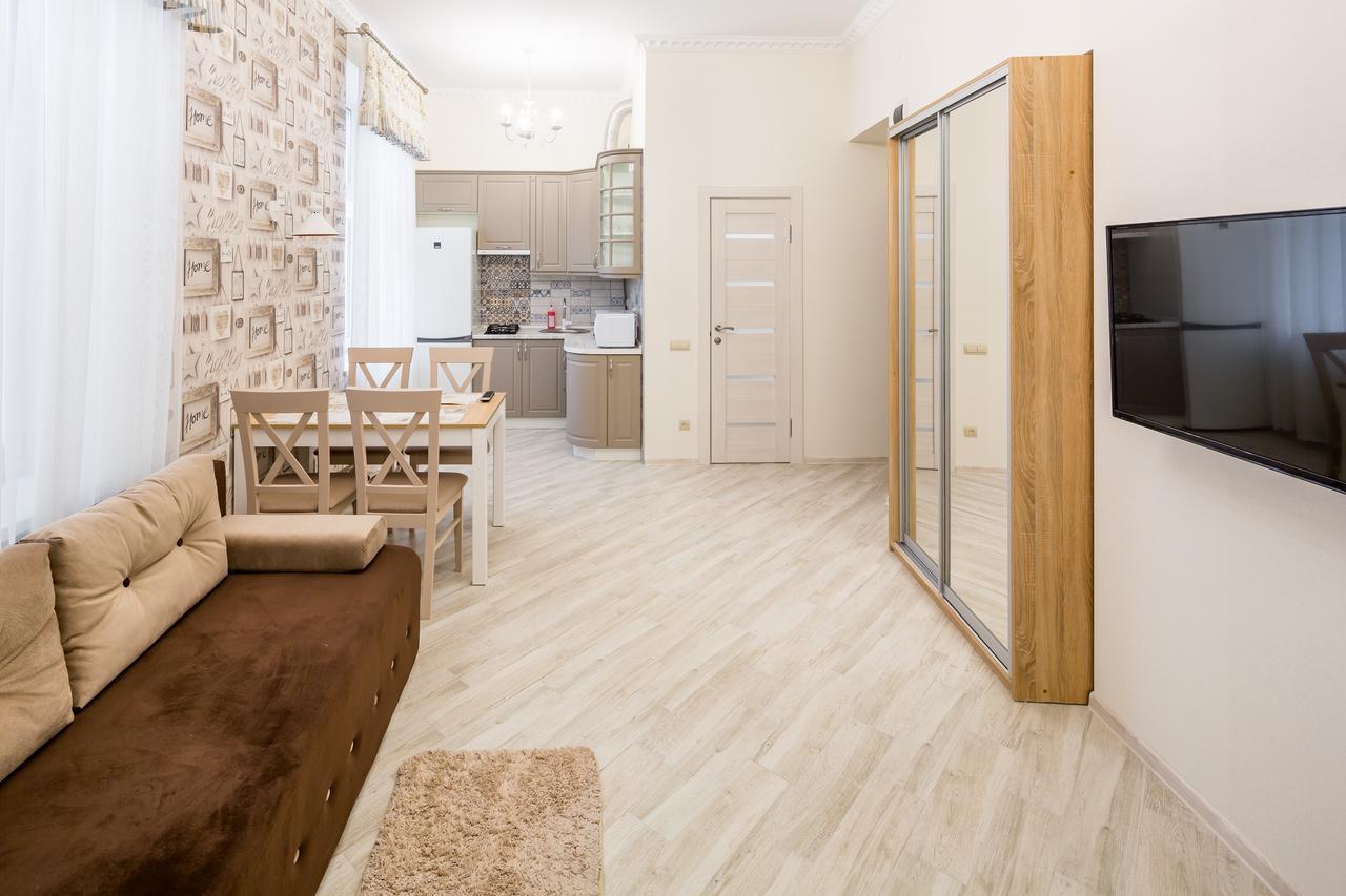 Leogrand Vip Apartments On Udatnogo 4 Lviv Bagian luar foto