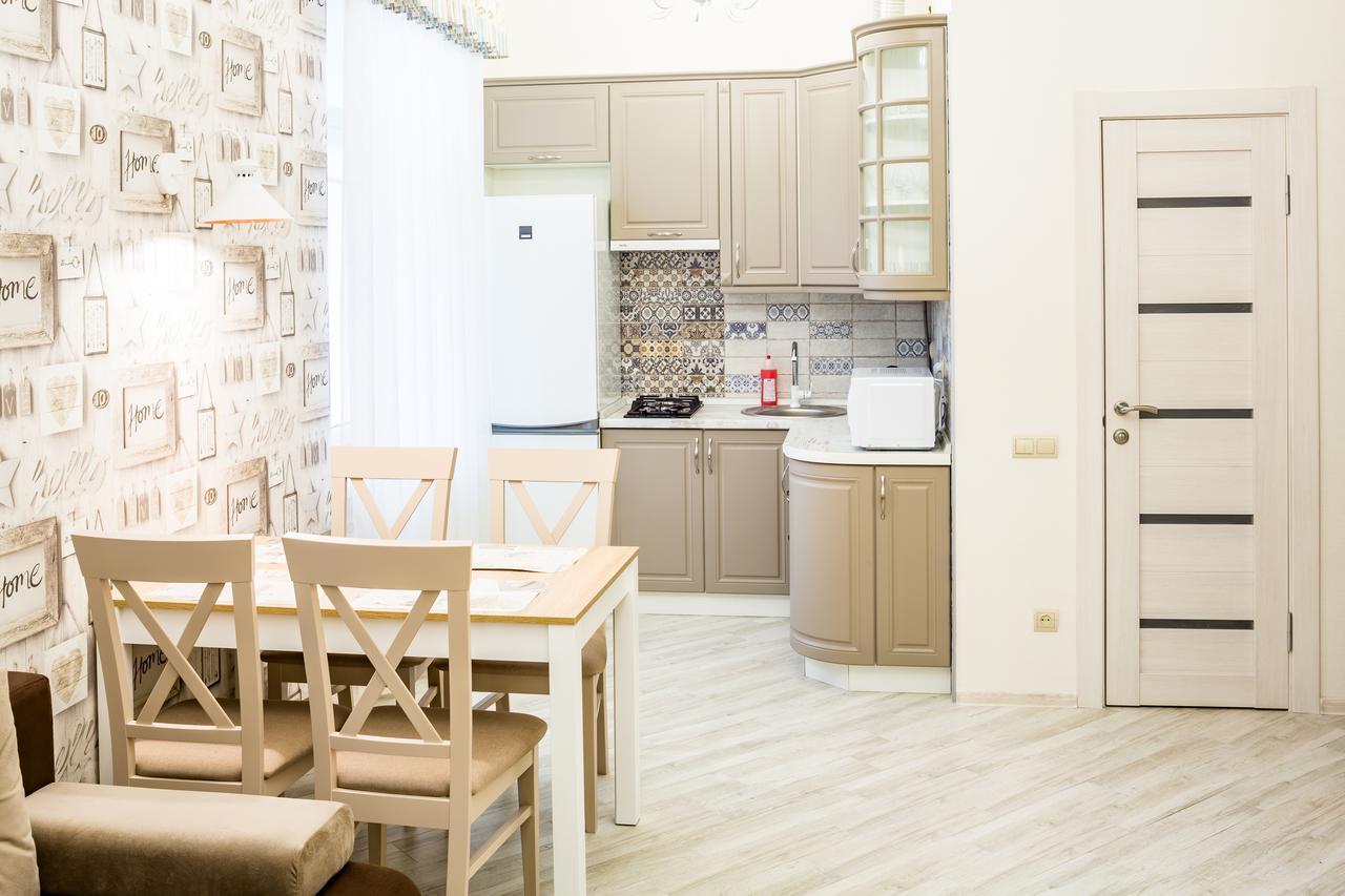 Leogrand Vip Apartments On Udatnogo 4 Lviv Bagian luar foto